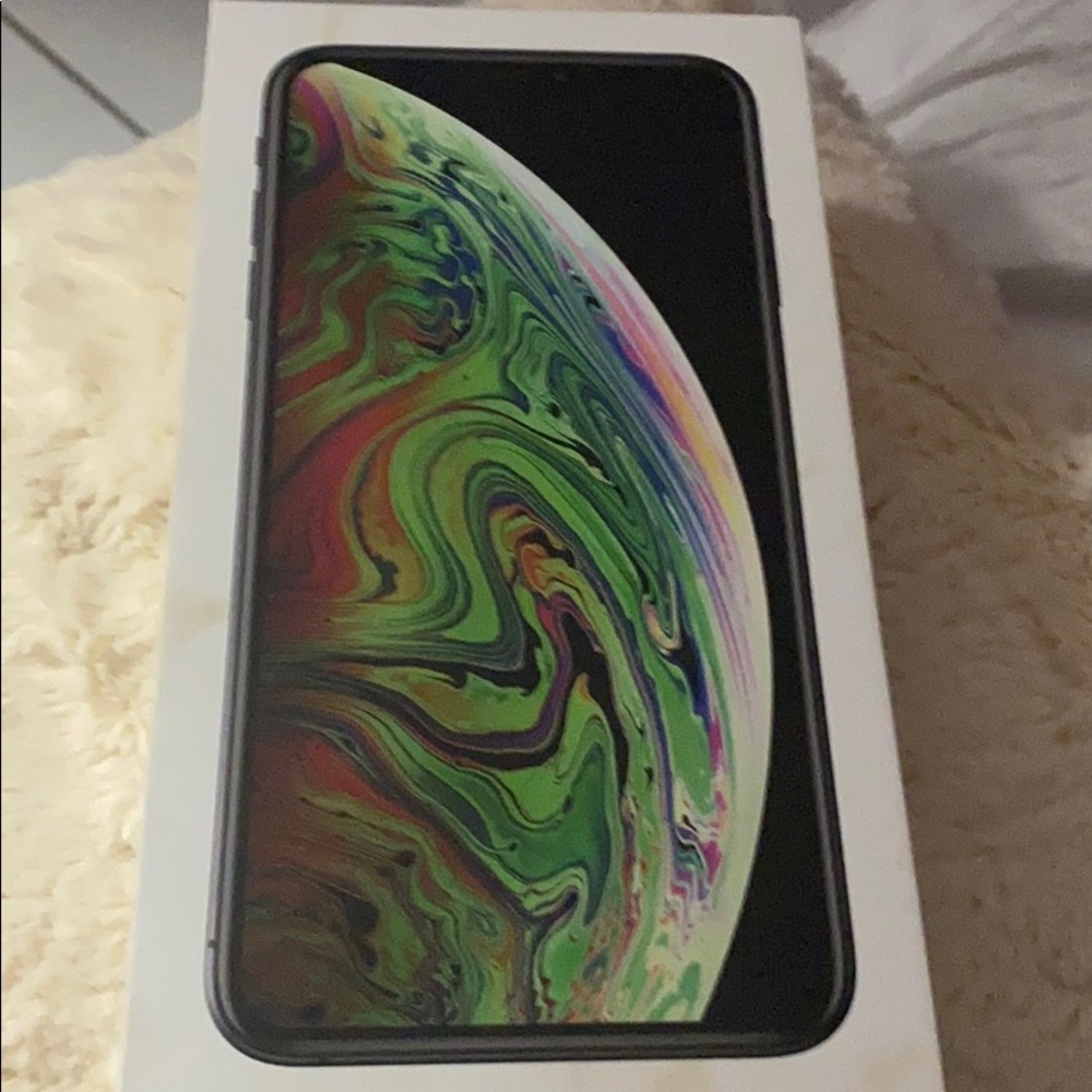 iPhone XS Max box
